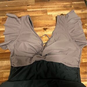 🆕 ✨ Elegant Ruffled One-Piece Swimsuit - Gray/Purple and Black
